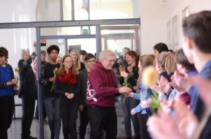 Spalier durch die Schule