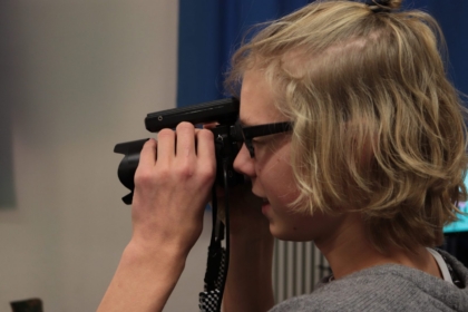 Fotograf im Fotostudio der Q1b