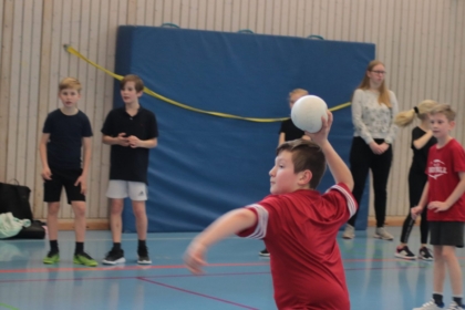 Wurf beim Völkerball