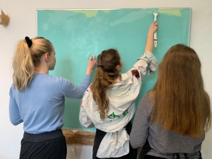 Auch die Pinnwand bekommt Farbe