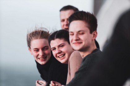 sich in den Wind stellen