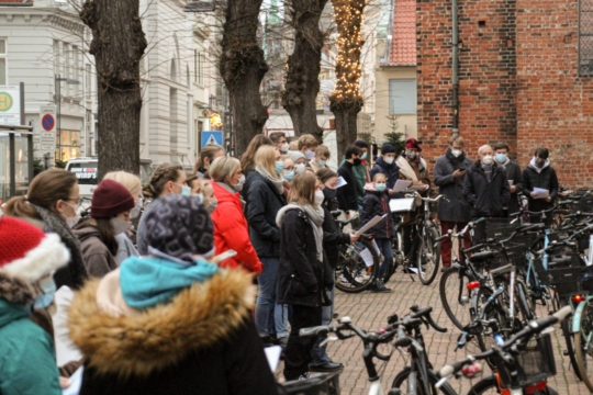 Weihnachtssingen durch die Krippenspielschar