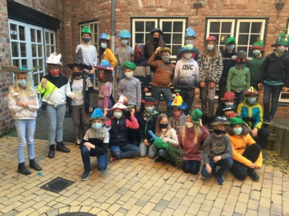 Hutparade der 5b