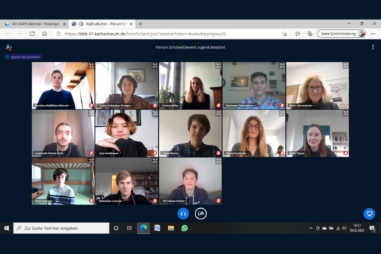 Debatieren mit Distanz