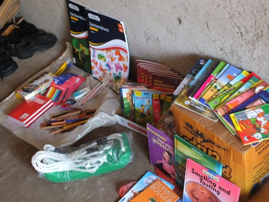 Neues Material für die Schule – Wape Nafasi