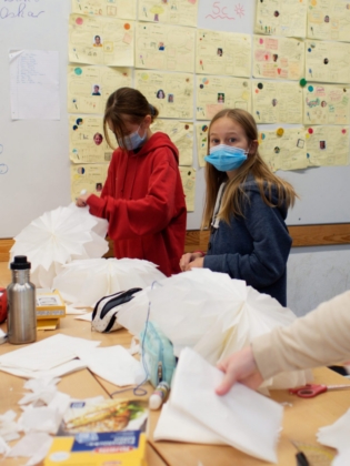 Basteln von Weihnachtssternen 5c