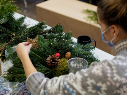 Produktion von Adventskränzen
