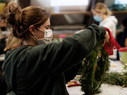 Produktion von Adventskränzen