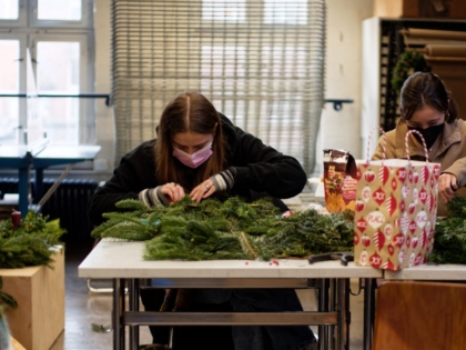Produktion von Adventskränzen