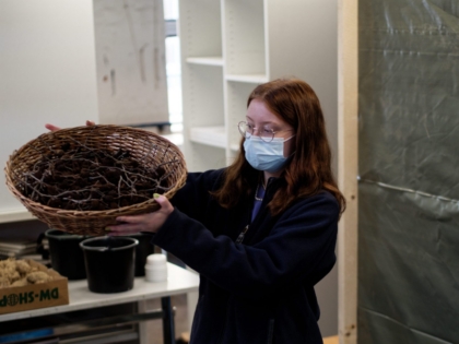 Produktion von Adventskränzen