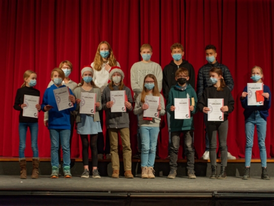 Alle Beteiligten der Schulrunde des Vorlesewettbewerbs