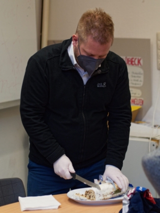 Hygienekonformes Stolllenschneiden