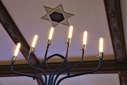 Davidstern und Kronleuchter