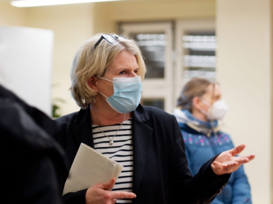 Frau Saage klärt aufkommende Fragen