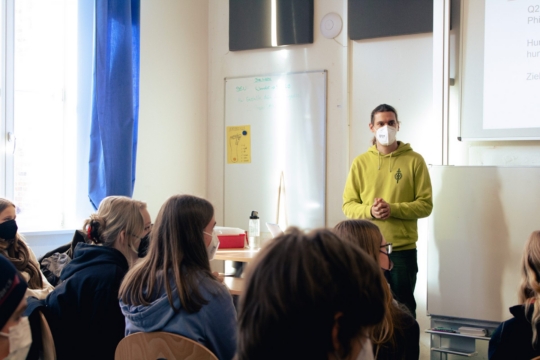 Herr Kaffka lebt Latein