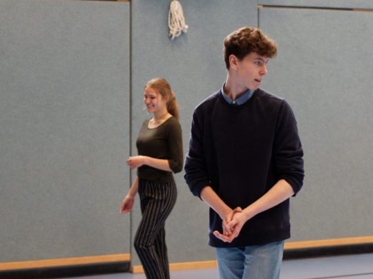 Tanzen mit den ukrainischen Schüler*innen