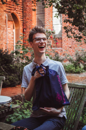 Linus freut sich (zum Glück) über sein Abschiedsgeschenk