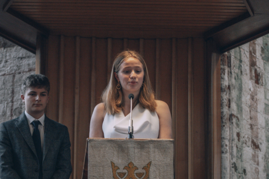 Greta Radke mit der Rede für die Schüler:innen