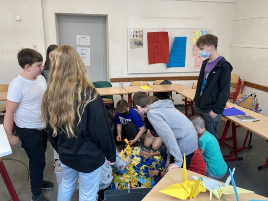 Kraniche als Zeichen für den Wunsch nach Frieden