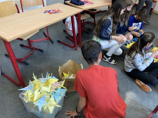 Kraniche als Zeichen für den Wunsch nach Frieden