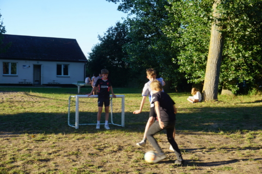 die Fußballwiese wurde ausgiebig genutzt - Klassenfahrt 8b