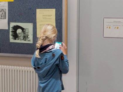 im ganzen Gebäude …