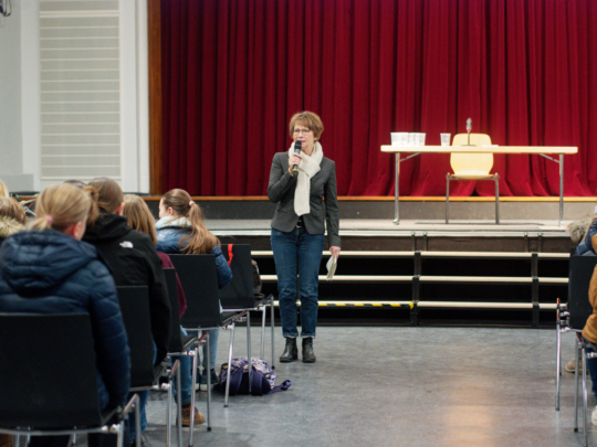 Frau München beim Vorlesewettbewerb 2022