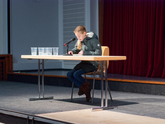 Anouk Külzer (6c) beim Vorlesewettbewerb 2022