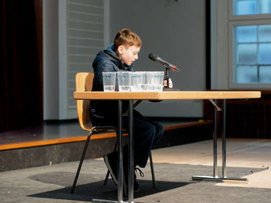 Johannes Sondermann (6c) beim Vorlesewettbewerb 2022