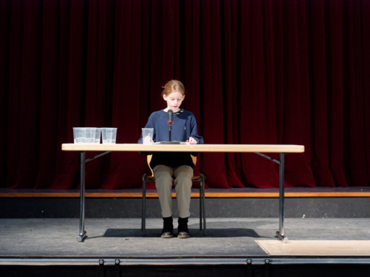 Anna Austrup (6d) beim Vorlesewettbewerb 2022