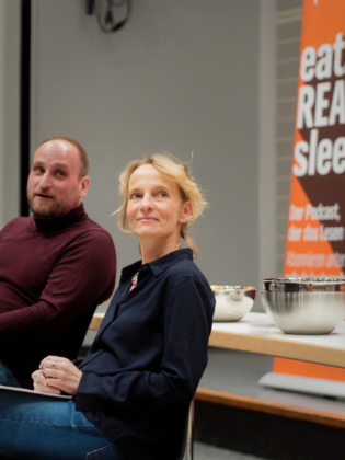 Katharina Mahrenholtz und Daniel Kaiser vom NDR Podcast 'eat READ sleep'