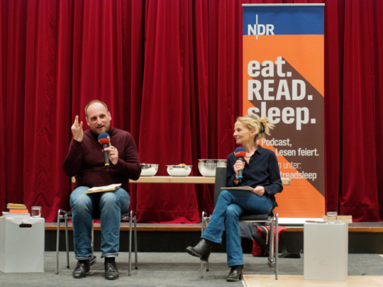 Katharina Mahrenholtz und Daniel Kaiser vom NDR Podcast 'eat READ sleep'