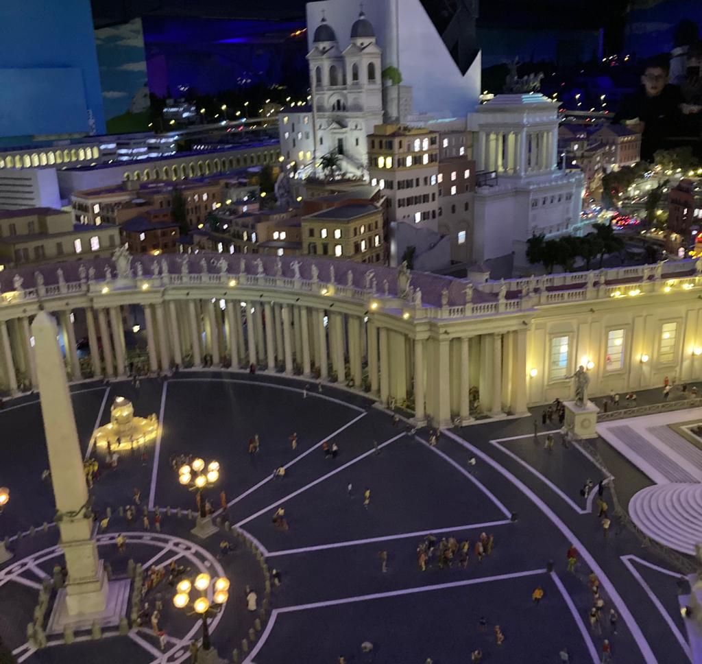 der Petersplatz bei Nacht im Miniaturwunderland