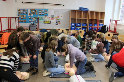 Herzensretter – der 8. Jahrgang lernt Leben retten