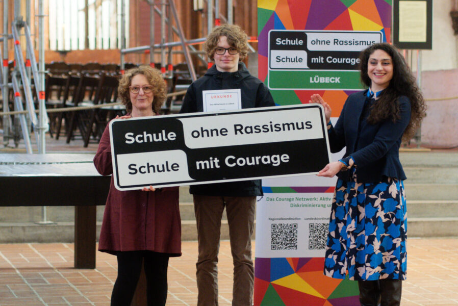 Plakettenübergabe "Schule ohne Rassismus – Schule mit Courage"