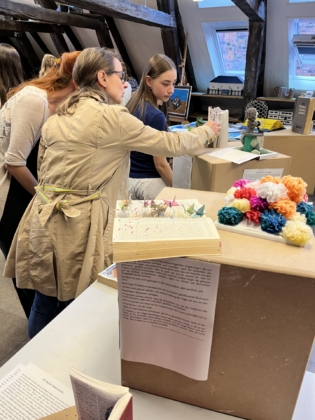 Abschlussaustellung der Kunstkurse des E-Jahrgangs 9