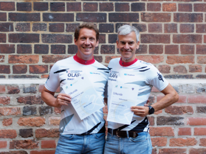 Herr Scheel (Rekordfahrer) und Herr Schrader stellvertretend für das Racingteam