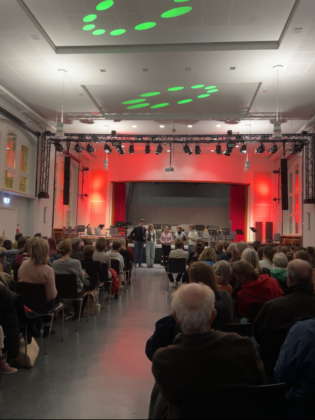 Musizieren in der Aula