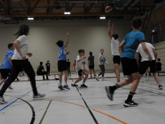 Sport- und Spieletag Basketball Klasse 8