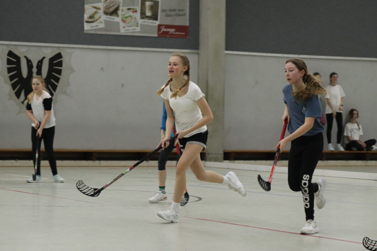 Sport- und Spieletag Uni-Hockey Klasse 6