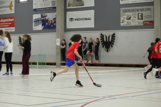 Sport- und Spieletag Uni-Hockey Klasse 6