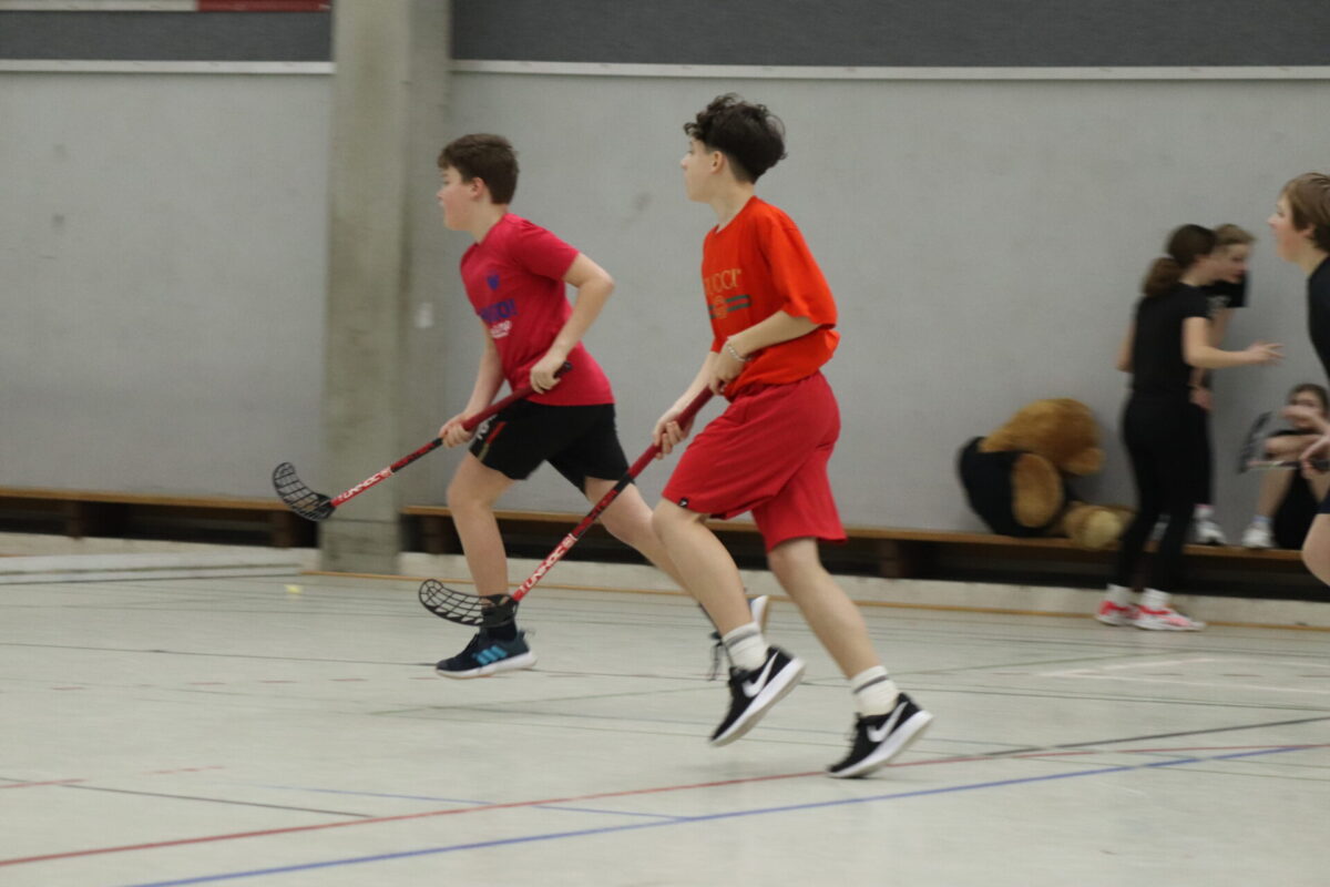Sport- und Spieletag Uni-Hockey Klasse 6