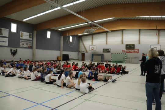 Sport- und Spieletag Uni-Hockey Klasse 6