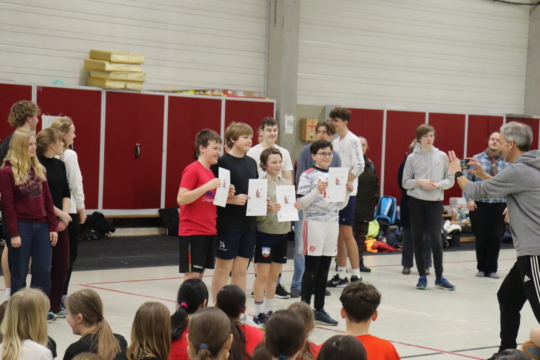 Sport- und Spieletag Uni-Hockey Klasse 6