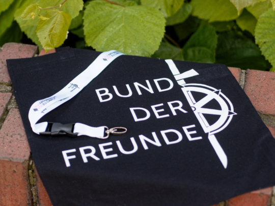 Neue Schlüsselbänder und Taschen