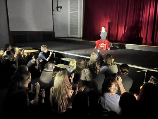 Was ist Wirklichkeit in diesem Spiegelkabinett?