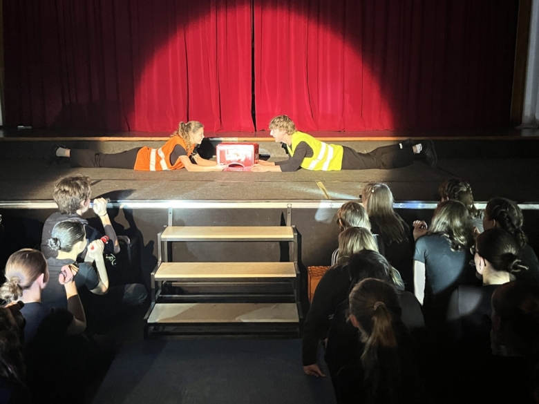 Was ist Wirklichkeit in diesem Spiegelkabinett?