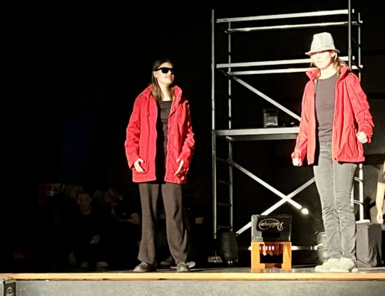 Was ist Wirklichkeit in diesem Spiegelkabinett?