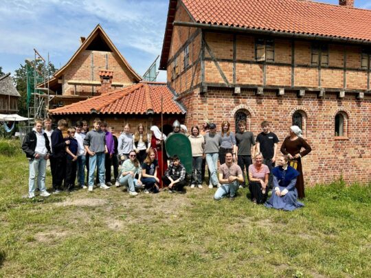 9a auf den Spuren der Slawen im Geschichts-und Erlebnisraum Roter Hahn