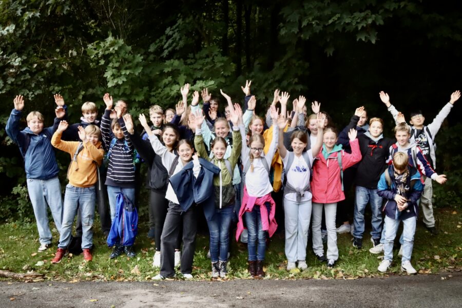 Mit dem passenden Namensschild den Baum erklimmern!